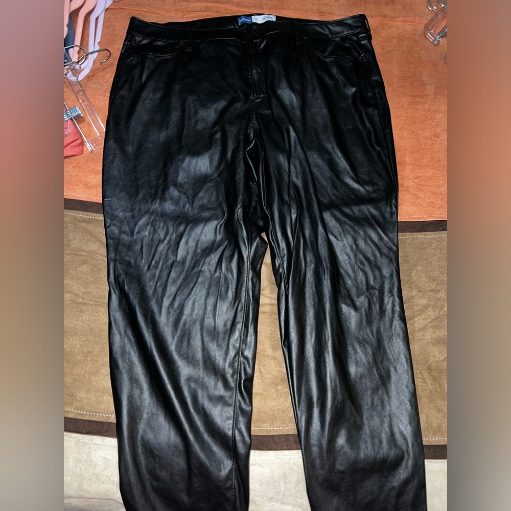 Women’s Old Navy high-rise OG loose faux leather pants, black, size 24
